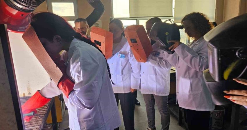 Bandırma’da eğitim alan kadınlar, kaynak ustası olarak istihdam edilecek Balıkesir’in Bandırma ilçesinde, istihdam garantili kursa katılan kadınlar kaynak ustası