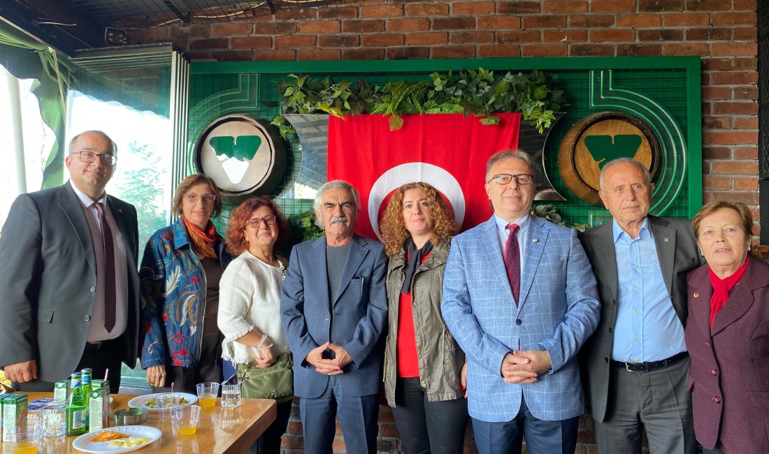 Eğitim-İş Bandırma Temsilciliği Cumhuriyet’in 101. Yılını Coşkuyla Kutladı Cumhuriyetimizin kuruluşunun 101. yılı dolayısıyla Eğitim-İş Bandırma Temsilciliği tarafından düzenlenen