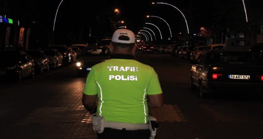 Balıkesir'in Gönen ilçesinde, İlçe Emniyet Müdürlüğü ekipleri tarafından uyuşturucu madde