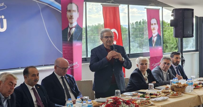 Bandırma Belediye Başkanı Dursun Mirza, 19 Ekim Muhtarlar günü nedeniyle