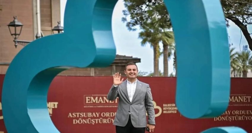 Logo Krizi: Balıkesir Büyükşehir Belediyesi’nden 480 Milyonluk Yanıt Balıkesir Büyükşehir Belediyesi’nin yeni logosu etrafında dönen tartışmalar devam ediyor.