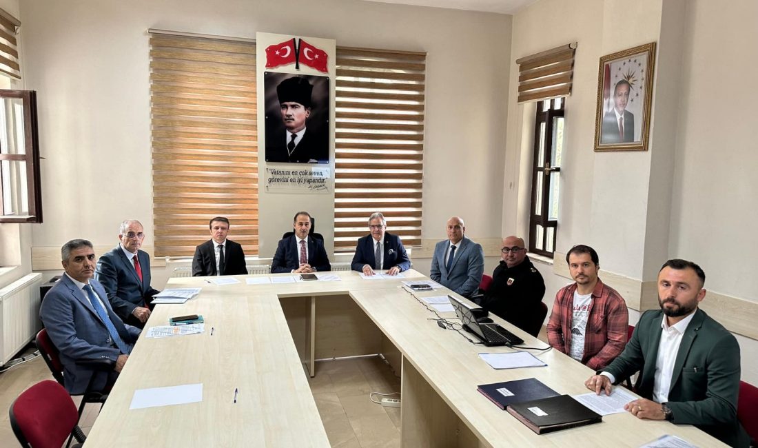 Bandırma’da Öğrenci Güvenliği İçin Güçlü İş Birliği Bandırma’da düzenlenen Üniversite Güvenlik Koordinasyon Toplantısında, üniversite ve çevresindeki güvenliğin