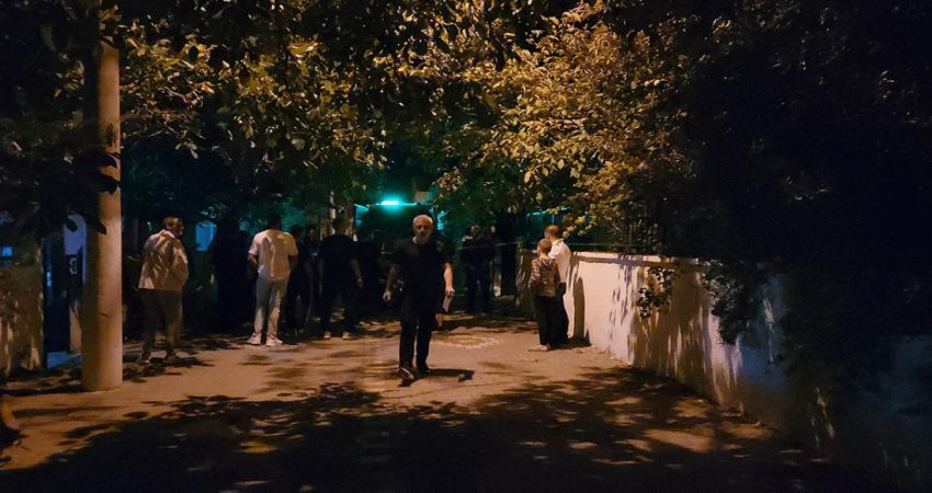 Balıkesir’de damat dehşeti: 2 ölü, 2 yaralı Balıkesir’in Edremit ilçesinde eşiyle ayrılma aşamasında olan şahıs, çıkan tartışmada