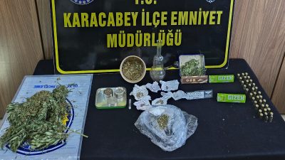 Karacabey'de düzenlenen uyuşturucu operasyonunda gözaltına alınan şüpheli F.Y. (43) çıkarıldığı