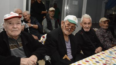 Türkiye’de hanelerin %24,5’inde en az bir yaşlı birey bulunuyor. Tek