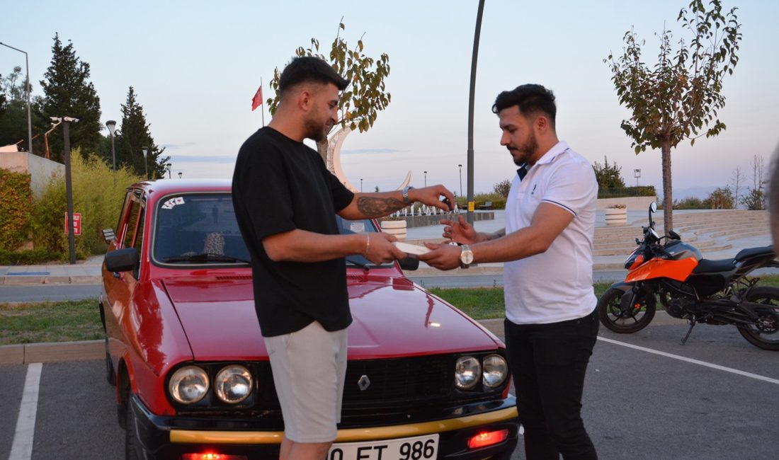 Balıkesir'de iki genç, ilginç bir takas gerçekleştirdi. Ümit Macan, yeni