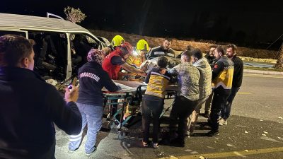 Balıkesir'in Edremit ilçesinde devrilen Volkswagen marka minibüste 1 kişi öldü,