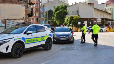 Balıkesir'in Erdek ilçesinde motosiklet, motorlu bisiklet ve elektrikli bisiklet sürücülerinin