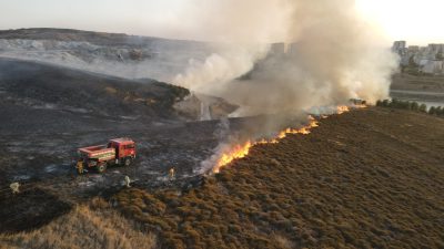 Balıkesir’in Bandırma ilçesinde makilik alanda yangın çıktı.