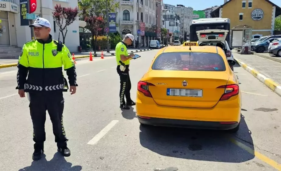 Bandırma’da yüksek ses ile araç kullananlara cezai işlem uygulandı Balıkesir'in Bandırma ilçesinde İlçe Emniyet Müdürlüğü Ekipleri tarafından yapılan uygulamalarda