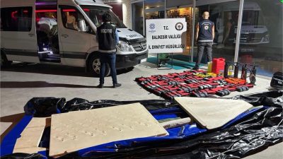 Balıkesir’in Susurluk ilçesinde düzenlenen operasyonda, Avrupa’ya yasa dışı yollarla geçmeye