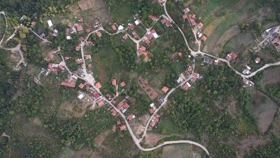 Bursa’nın İnegöl ilçesine bağlı Sulhiye Mahallesi, kalp şeklindeki kuş bakışı