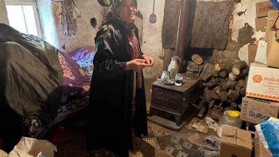 Balıkesir’in Karesi ilçesinde konuşma ve duyma güçlüğü çeken yaşlı kadın,