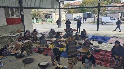 Balıkesir Bigadiç’in ilçesinde çiftçiler ve halk yağmur duasına çıktı.