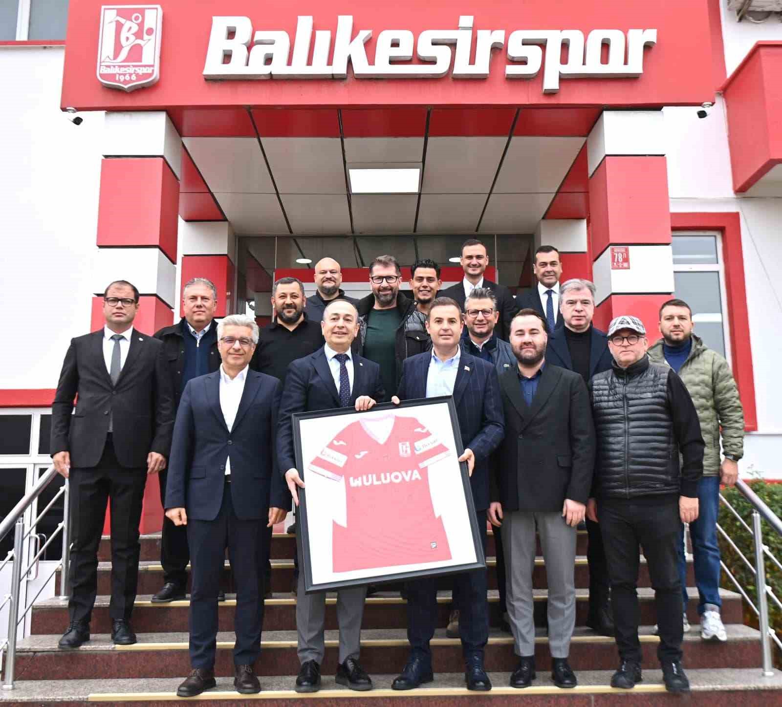 Balıkesir Büyükşehir Belediye Başkanı Ahmet Akın, Balıkesirspor Kulübü’nü ziyaret etti.
