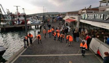 Balıkesir’in Ayvalık ilçesi Cunda (Alibey) Adası’nda, yere çöp ve izmarit