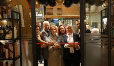 İhsaniye Mahallesi İstiklal Caddesi No: 47 adresinde kapılarını açan *Glowlife