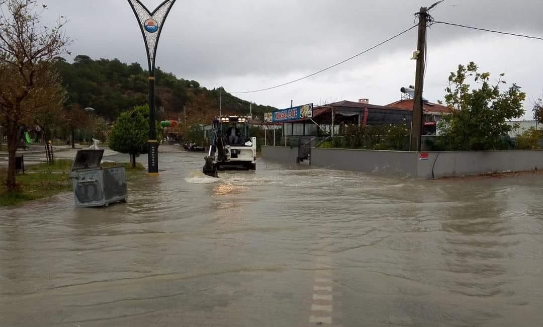 Meteoroloji Genel Müdürlüğü’nün günler öncesinden yaptığı uyarılar doğrultusunda, Balıkesir’in Marmara