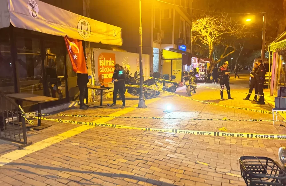 Balıkesir’in Erdek ilçesinde bulunan Beşiktaşlılar Derneği Lokali’ne, akşam saatlerinde silahlı