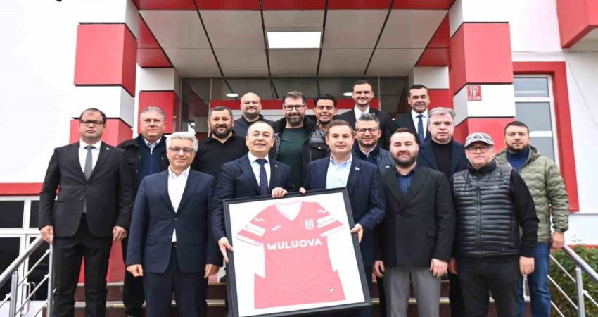 Balıkesir Büyükşehir Belediye Başkanı Ahmet Akın, Balıkesirspor Kulübü’nü ziyaret etti.