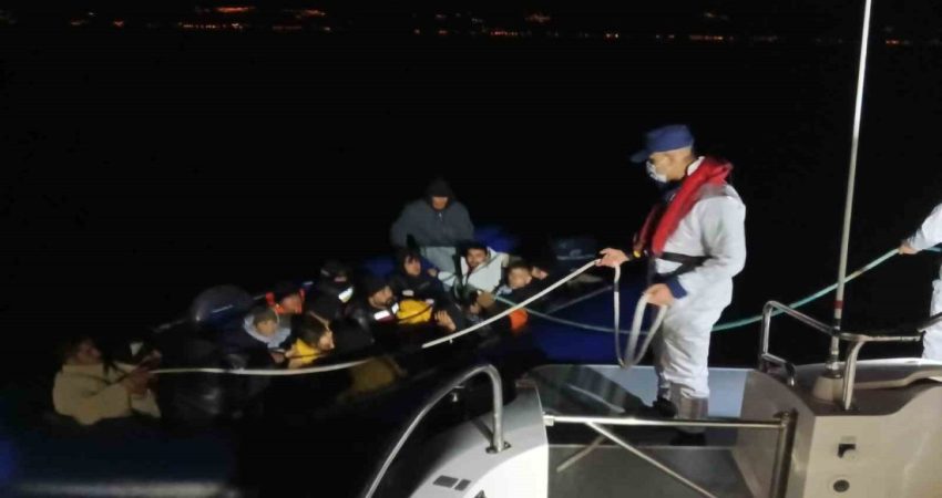 Ayvalık’ta 1’i çocuk 18 düzensiz göçmen yakalandı Balıkesir’in Ayvalık ilçesinde yasa dışı yollara Yunanistan’ın Midilli Adası’na (Lesvos)