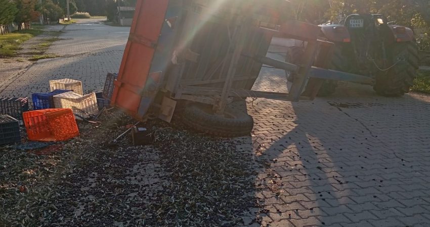 Erdek’te Trafik Kazası: Traktör Römorku Devrildi, 5 Kişi Yaralandı Balıkesir'in Erdek ilçesi Ocaklar Mahallesi Hüseyin Durak Caddesi'nde bugün saat
