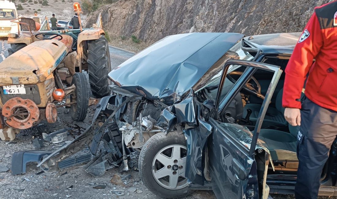 Balıkesir'in Dursunbey ilçesinde meydana gelen trafik kazasında traktörle, otomobil kaza