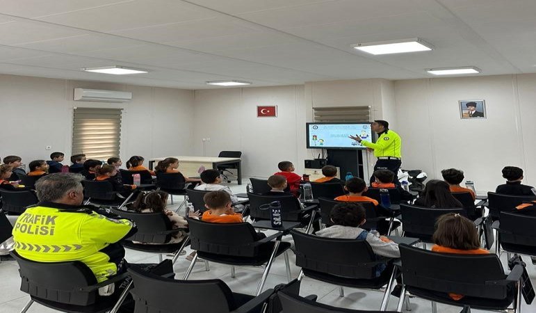 Balıkesir Büyükşehir Belediyesi, 7 ilkokulda yaklaşık 900 öğrenciye trafik eğitimi