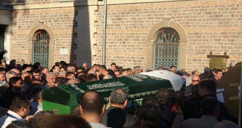 Scooter kazasında hayatını kaybeden Ecem Sultan Çamlı son yolculuğuna uğurlandı İstanbul'da havacılık teknolojisi alanında faaliyet gösteren bir şirkette mühendis olarak