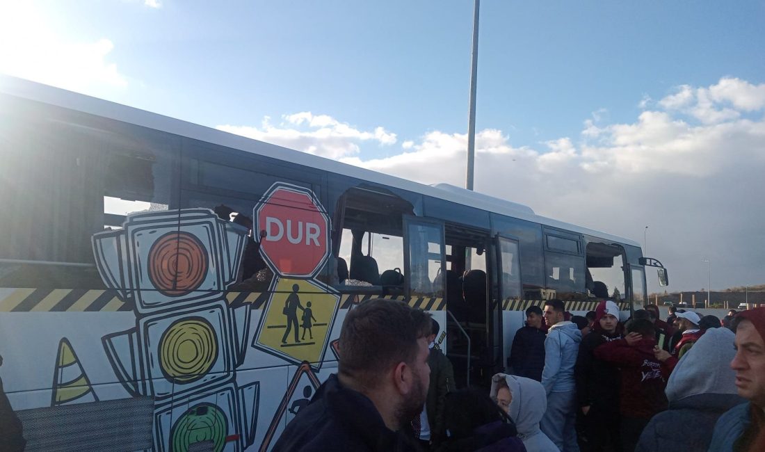 İzmir'den Beşiktaş maçı için İstanbul'a giden Göztepeli taraftarlarla, Balıkesir'den Kocaeli'ye