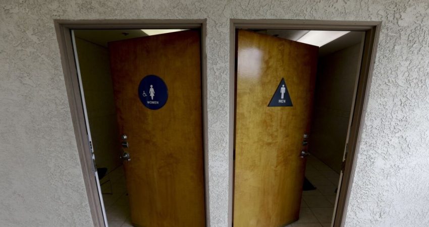 Adliye tuvaletinde gizli kamera skandalı: Zabıt katibi tutuklandı Hastane tuvaleti bitti şimdi sıra adliye tuvaletinde gizli kamera skandalı: