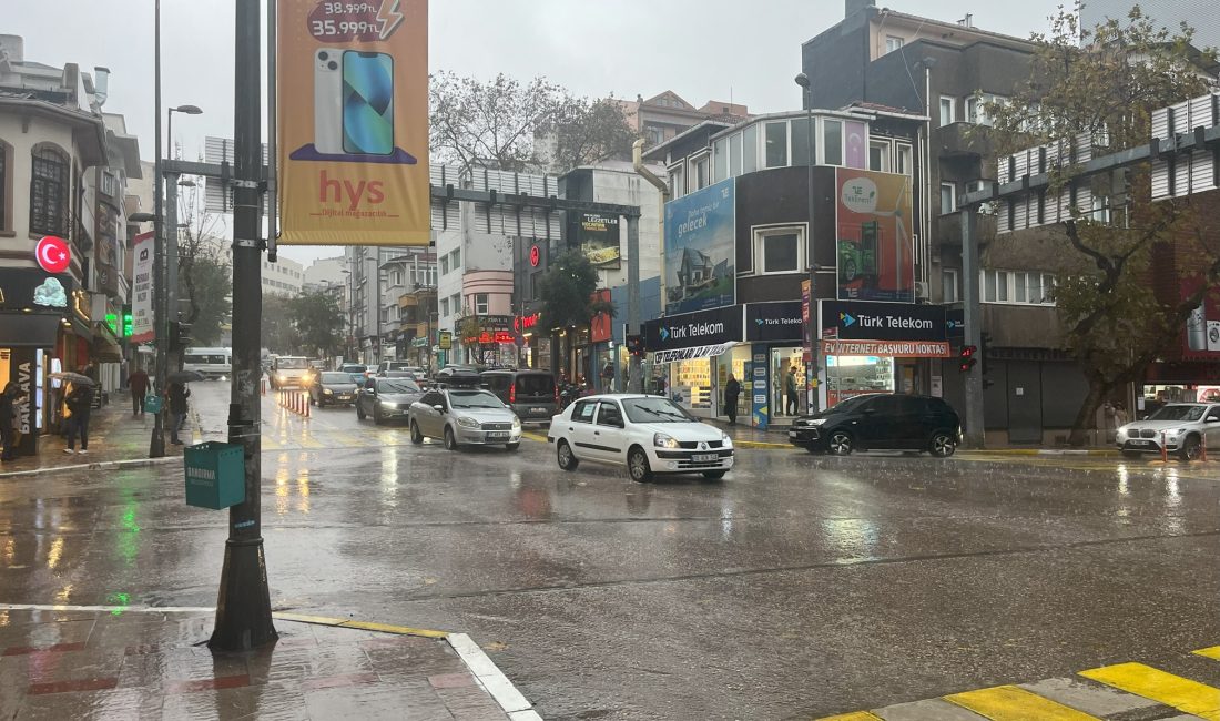 Bandırma’da Sağanak Yağış Hayatı Felç Etti Balıkesir'in Bandırma ilçesi akşam saatlerinde etkili olan yoğun sağanak yağış
