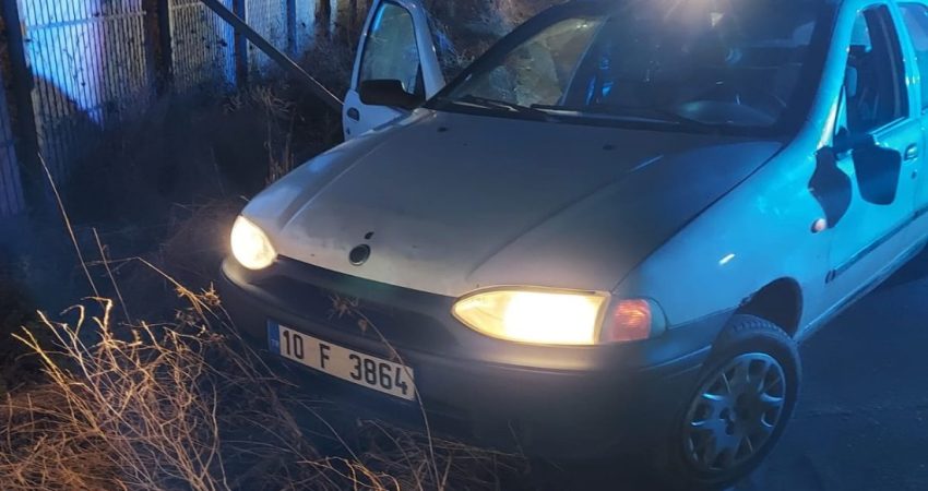 Balıkesir-Bursa Yolunda Trafik Kazası: 2 Yaralı Balıkesir-Bursa Kara Yolu’nun Balıkesir yönünde, Susurluk ilçesi Demirkapı Mahallesi mevkiinde