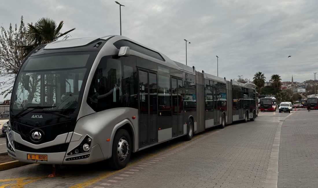 Bandırma’da 300 Kişilik Metrobüs Hizmete Girdi Bandırma’nın şehir içi ulaşım altyapısını güçlendirecek yeni bir adım atıldı.