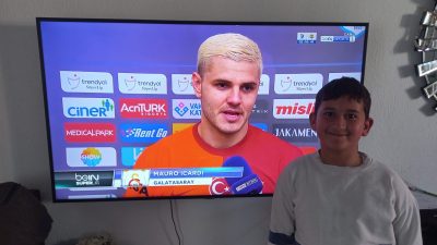 Galatasaray'ın yıldızlarını sahada ilk kez izlemek için babası ile birlikte