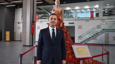 Balıkesir Büyükşehir Belediyesi'nde kadın çalışanlar, kadın ve çocuk cinayetlerine tepki