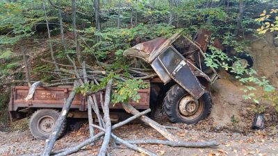 Balıkesir’in Susurluk ilçesine bağlı Gürece Mahallesi Çataldağ kesim sahasında traktörün