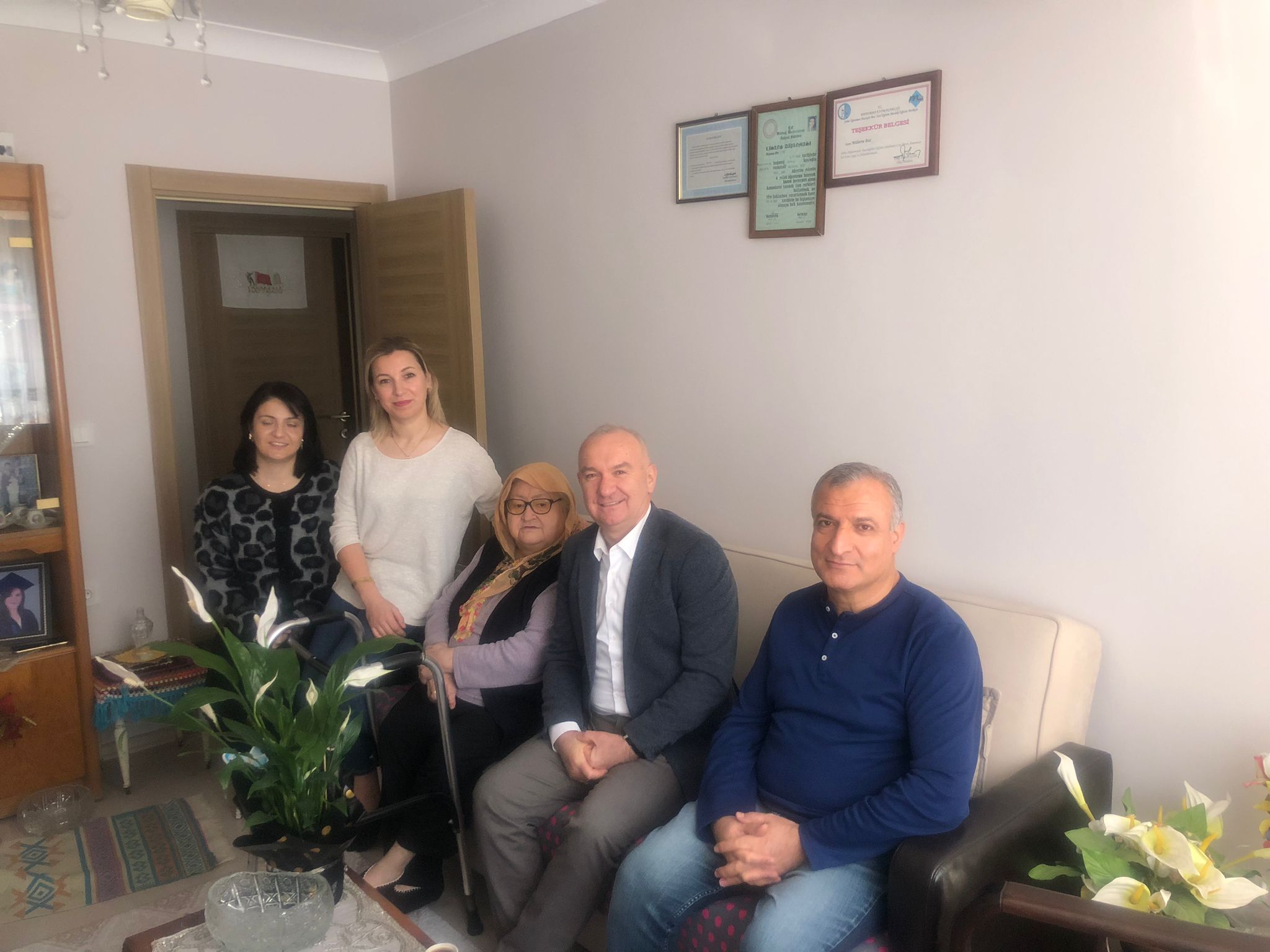 24 Kasım Öğretmenler Günü, ülkemizde öğretmenlerin fedakarlıklarını anmak ve onların