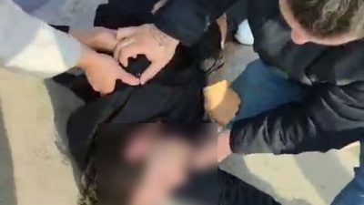 Balıkesir'in Bandırma ilçesi Ayyıldız Mahallesi'nde bir benzinlikte aracını yıkadığı sırada