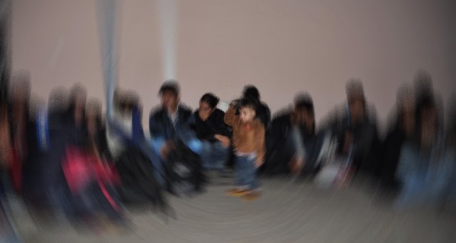 Balıkesir’de bir haftada 108 düzensiz göçmen ve 2 organizatör yakalandı Balıkesir'de jandarma ekipleri tarafından son bir haftada yapılan çalışmalarda 108