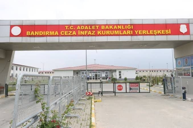 Erdek’te S.S. Erdek Motorlu Taşıyıcılar Kooperatifi'ne yönelik düzenlenen zimmet operasyonunda,