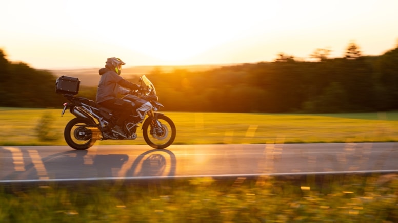 Motorculara yeni ‘kıyafet’ zorunluluğu geliyor: Sadece kask takmak yeterli olmayacak Emniyet Genel Müdürlüğü, trafikteki güvenlik önlemlerini artırmak amacıyla yeni bir