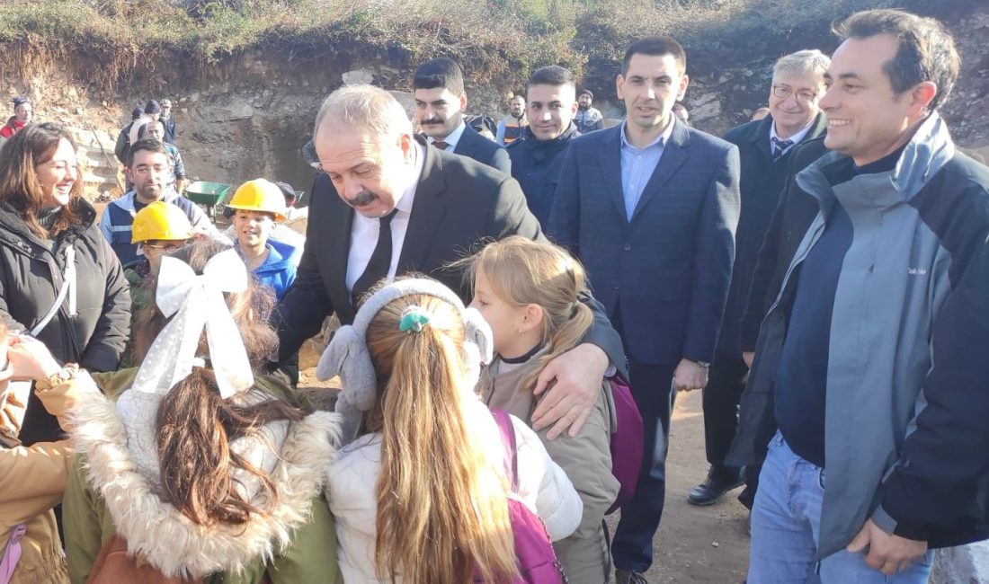 Balıkesir'in Erdek ilçesinde, genç nesillere tarih bilinci aşılamak ve bölgenin
