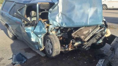 Balıkesir’in Gömeç ilçesinde Fiat Tofaş marka otomobil, çift kabin kamyonete