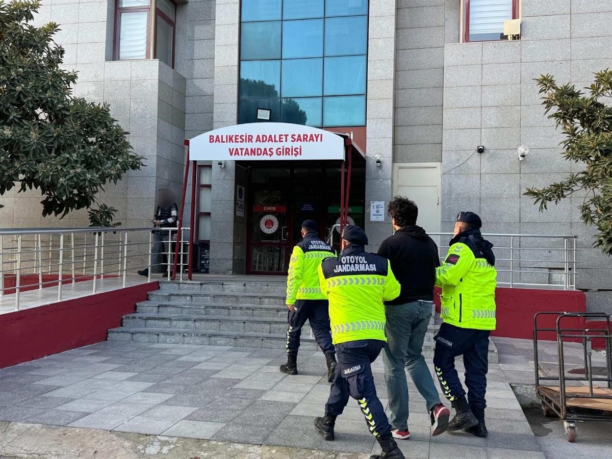 Balıkesir’in Karesi ilçesinde FETÖ/PDY silahlı terör örgütüne üye olmak suçundan