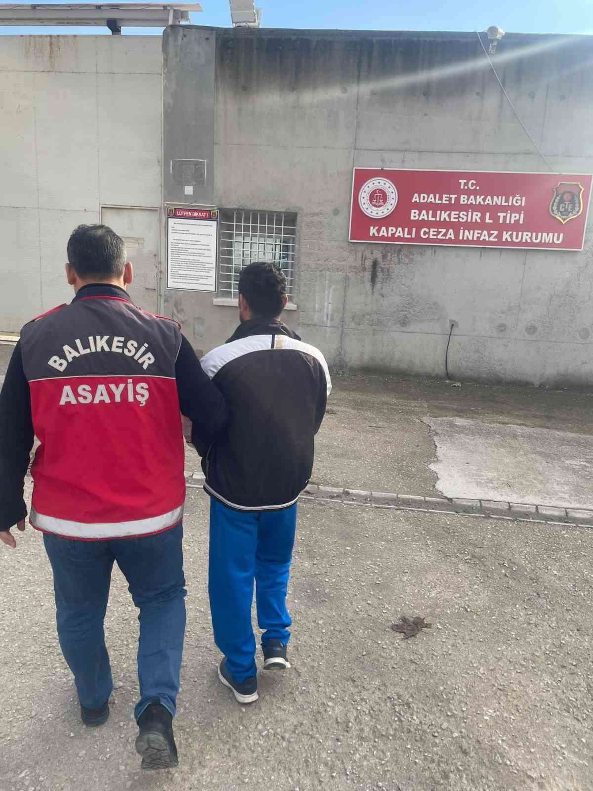 Balıkesir’de polis ekipleri aranan şahıslara yönelik gerçekleştirdiği eş zamanlı operasyonda