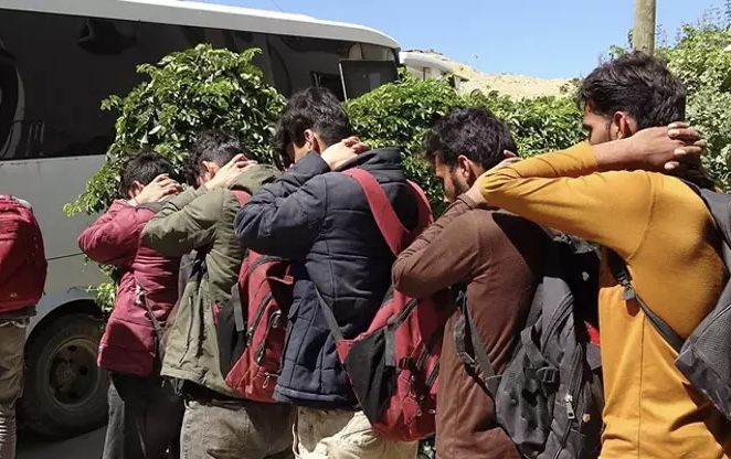 Balıkesir İl Jandarma Komutanlığı, göçmen kaçakçılığı ile mücadele kapsamında 16-22