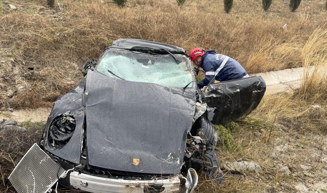Balıkesir’de otomobil otobanda şarampole uçtu: 1 yaralı Balıkesir'in Altıeylül ilçesinden geçen İzmir-İstanbul otobanının Ortamandıra mevkiinde meydana gelen