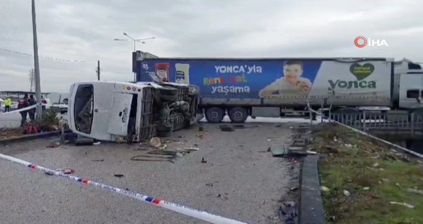 Balıkesir’de dün sabah içinde 27 öğrencinin bulunduğu servis aracının tır