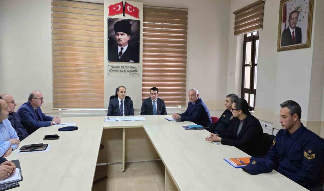 Bandırma’da yeni yıl güvenliği için uygulanacak tedbirler görüşüldü Balıkesir’in Bandırma ilçesinde, Bandırmalıların yeni yılda güvenliği için uygulanacak tedbirler